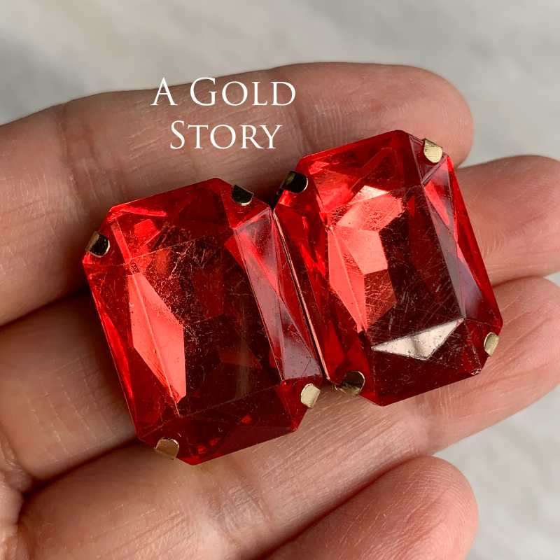 MEERAB EARSTUDS RED