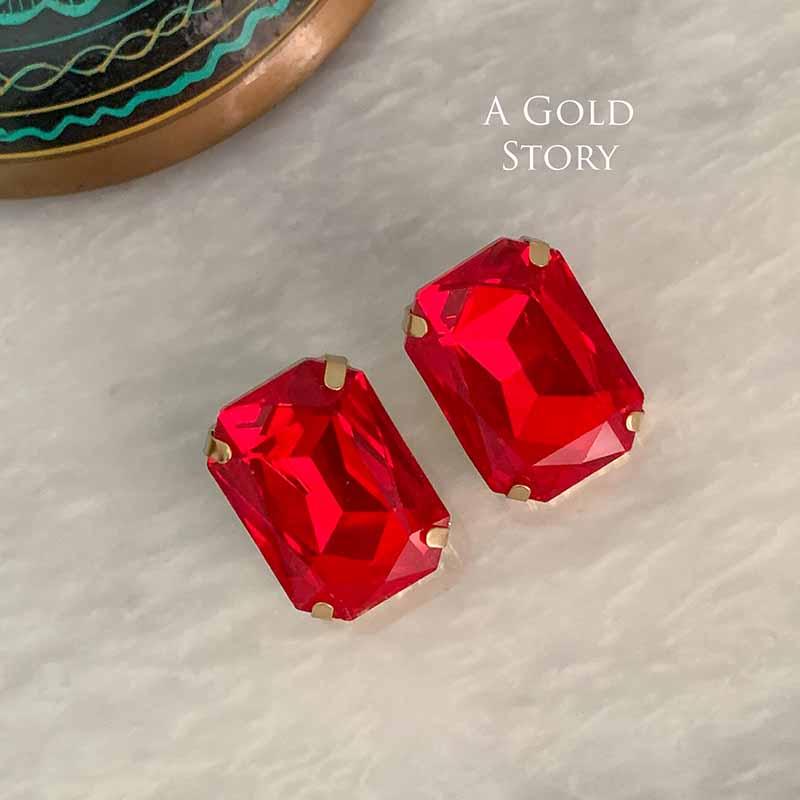 MEERAB EARSTUDS RED