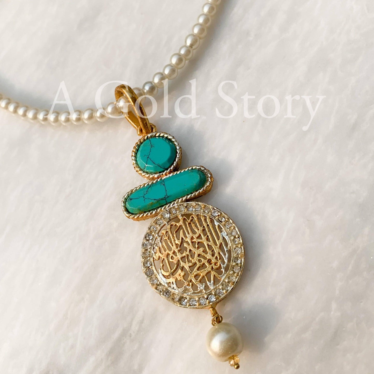 QALMA PENDANT - A GOLD STORY