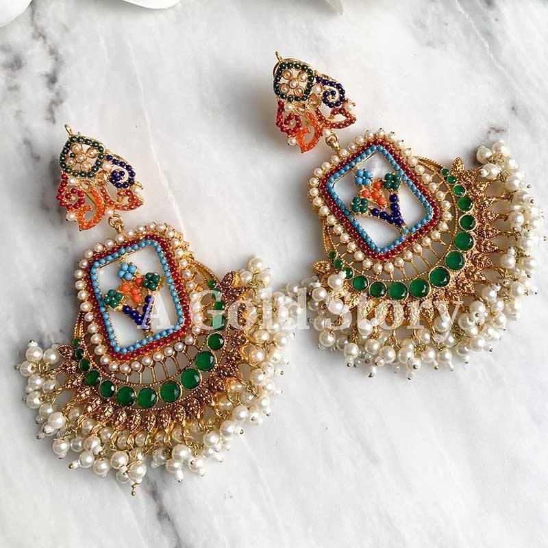 FRIDA WHITE EARRINGS AND TIKKA - A GOLD STORY