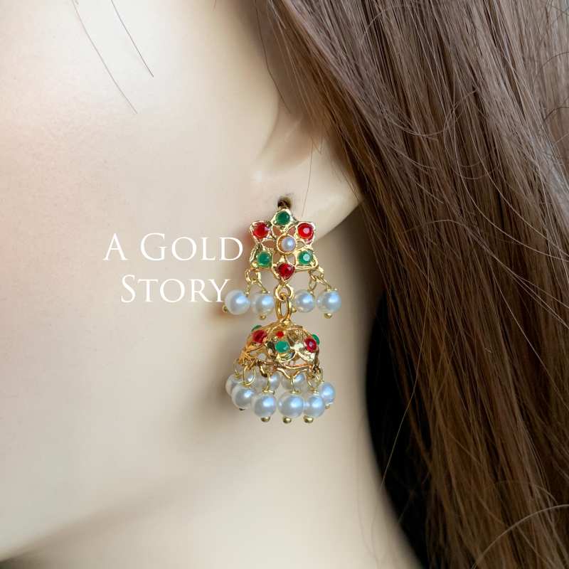 SELENE JHUMKIS