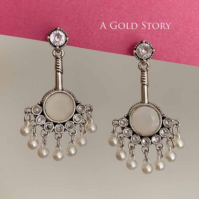 AMIRA EARRINGS PEARL WHITE